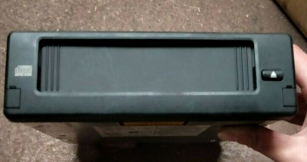 BMW E60/E61 525i 5SERIES 2004 6DISC COMPACT CD CHANGER 65.126941416