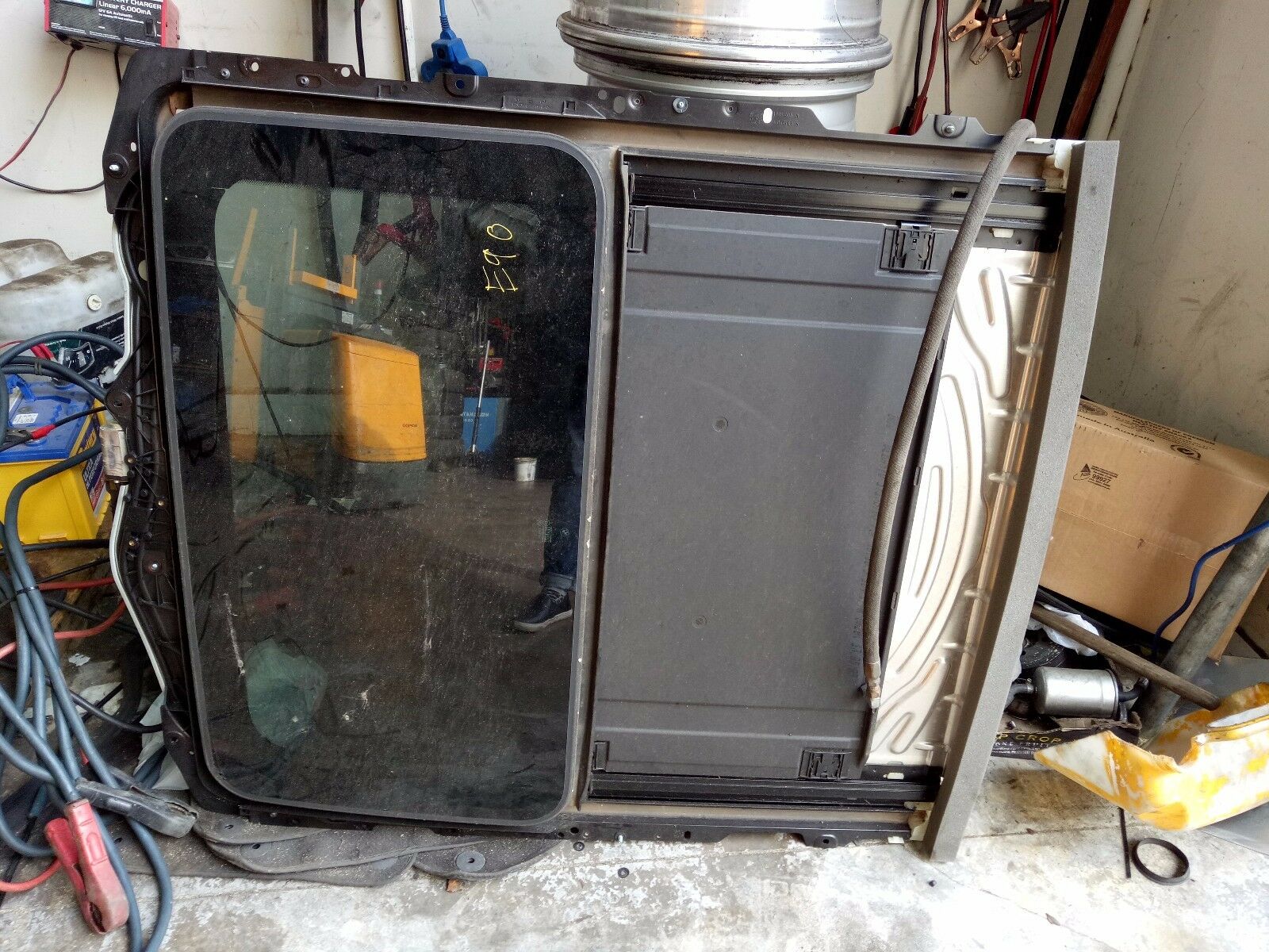 BMW E90 3SERIES 320i 2005 DOUBLE SUNROOF ASSEMBLY GENUINE FITS 0512