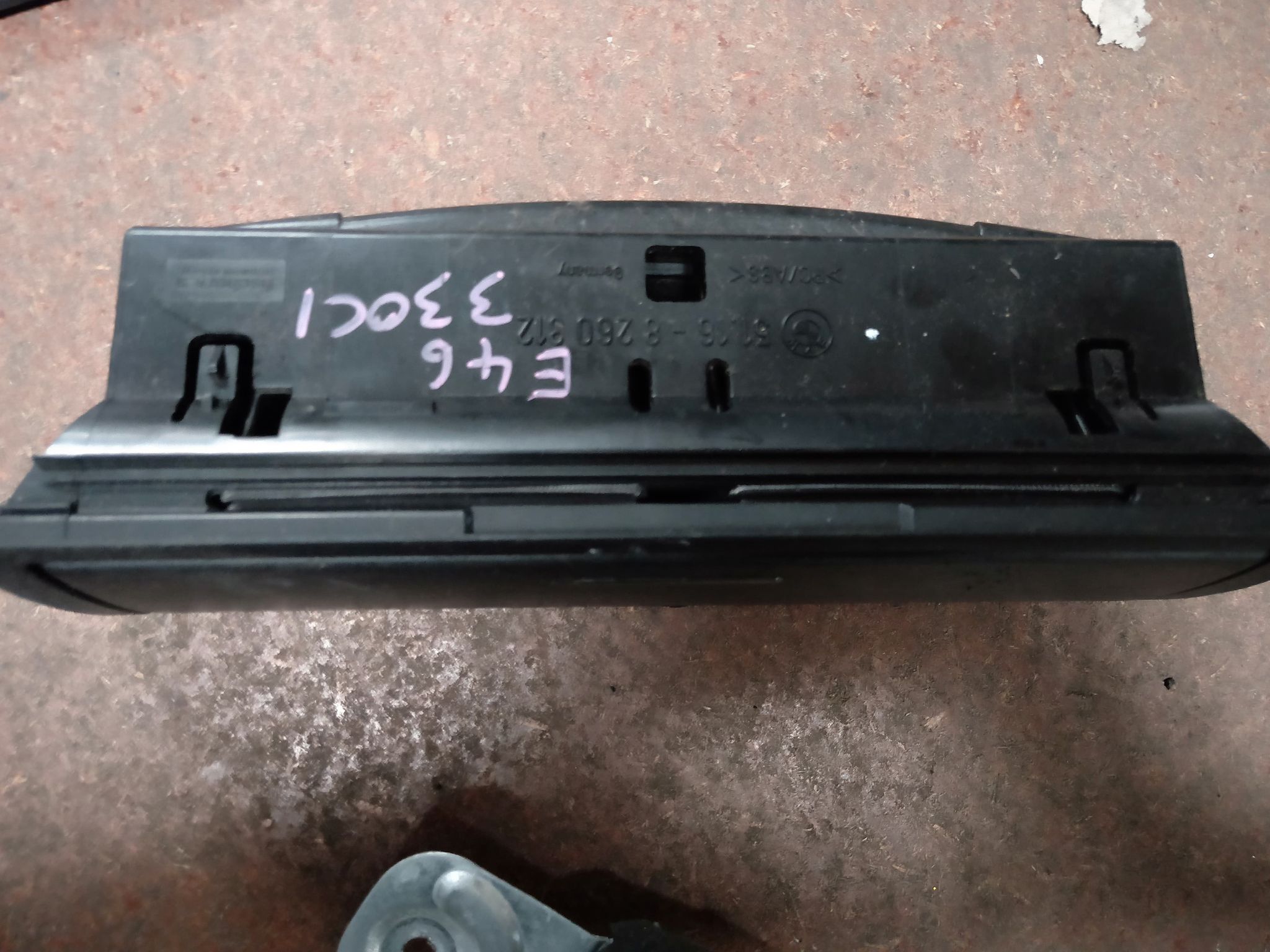 BMW E46 330Ci GLOVE BOX ASSEMBLY DASHBOARD CENTRE CONSOLE STORAGE 51.16