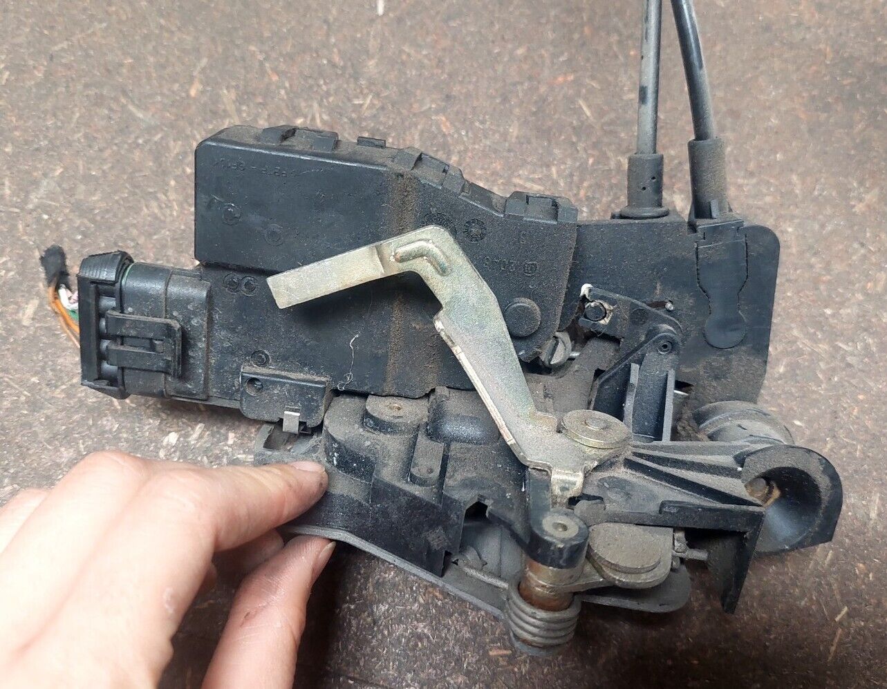 MERCEDES BENZ ML500 W163 DOOR LOCK ACTUATOR LEFT HAND REAR A1637202135